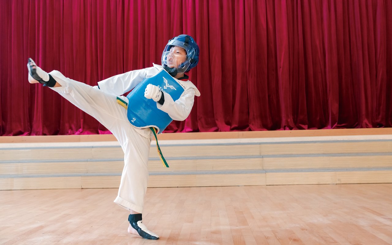 Comprehensively deepen the cultural accomplishment of students