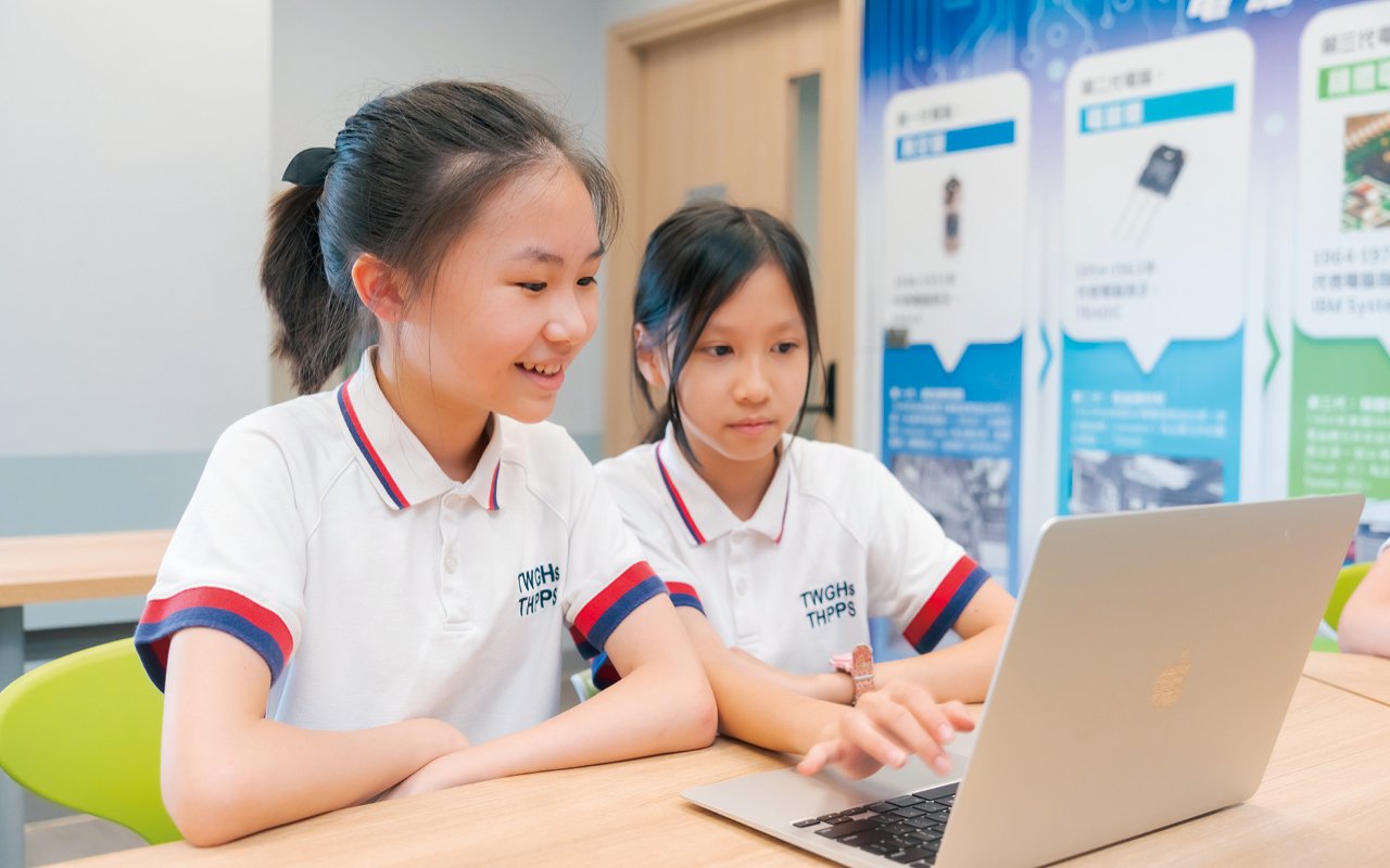 The school uses "SMILE" as the educational philosophy of its characteristic curriculum