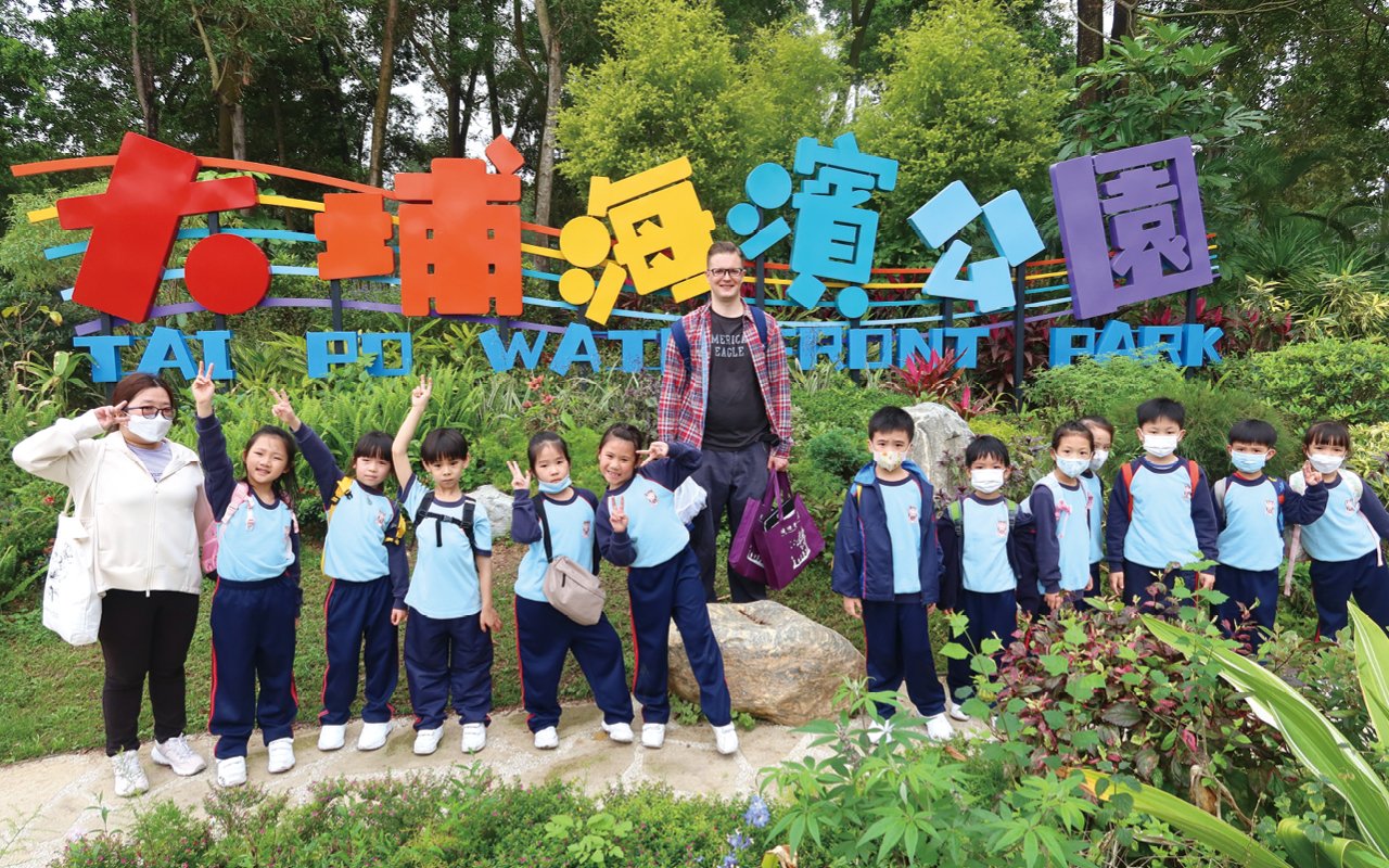 Arrange students to go out of the classroom and conduct field study and research