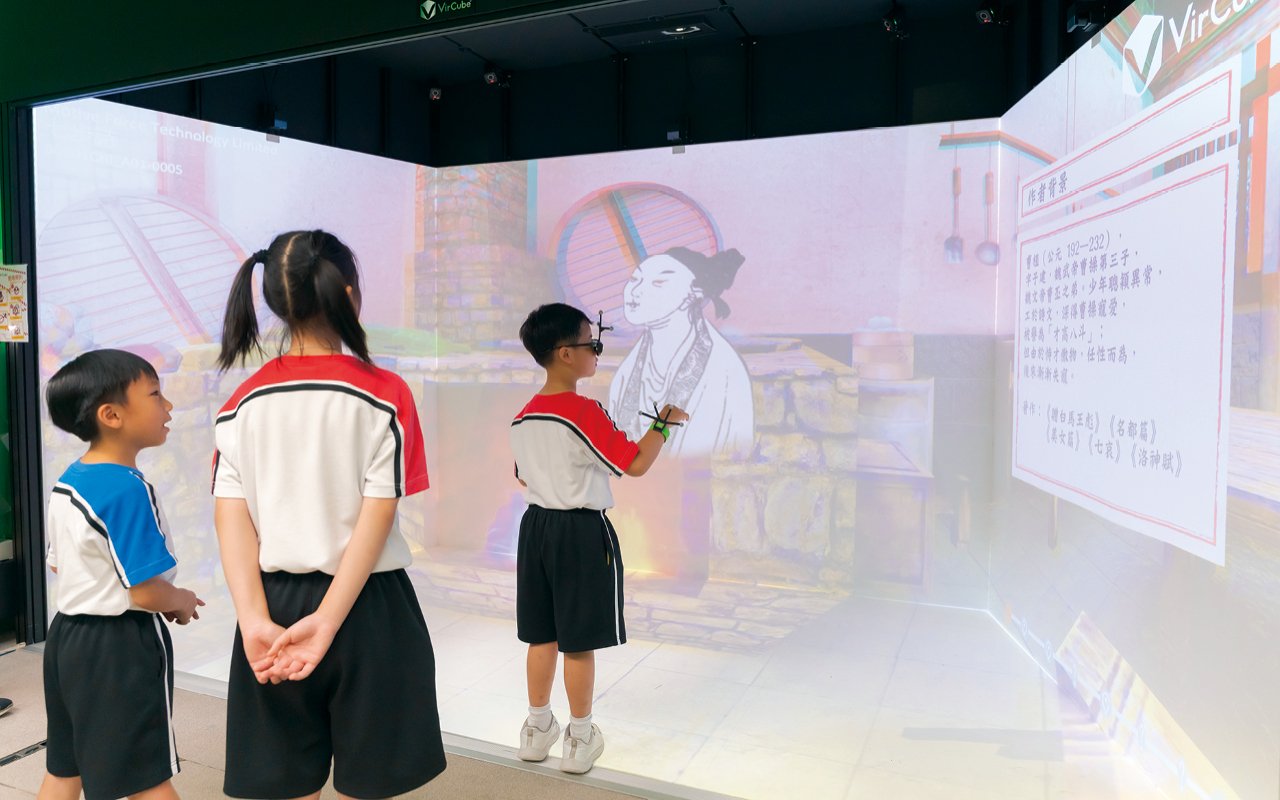 Science education is the main development direction of the school