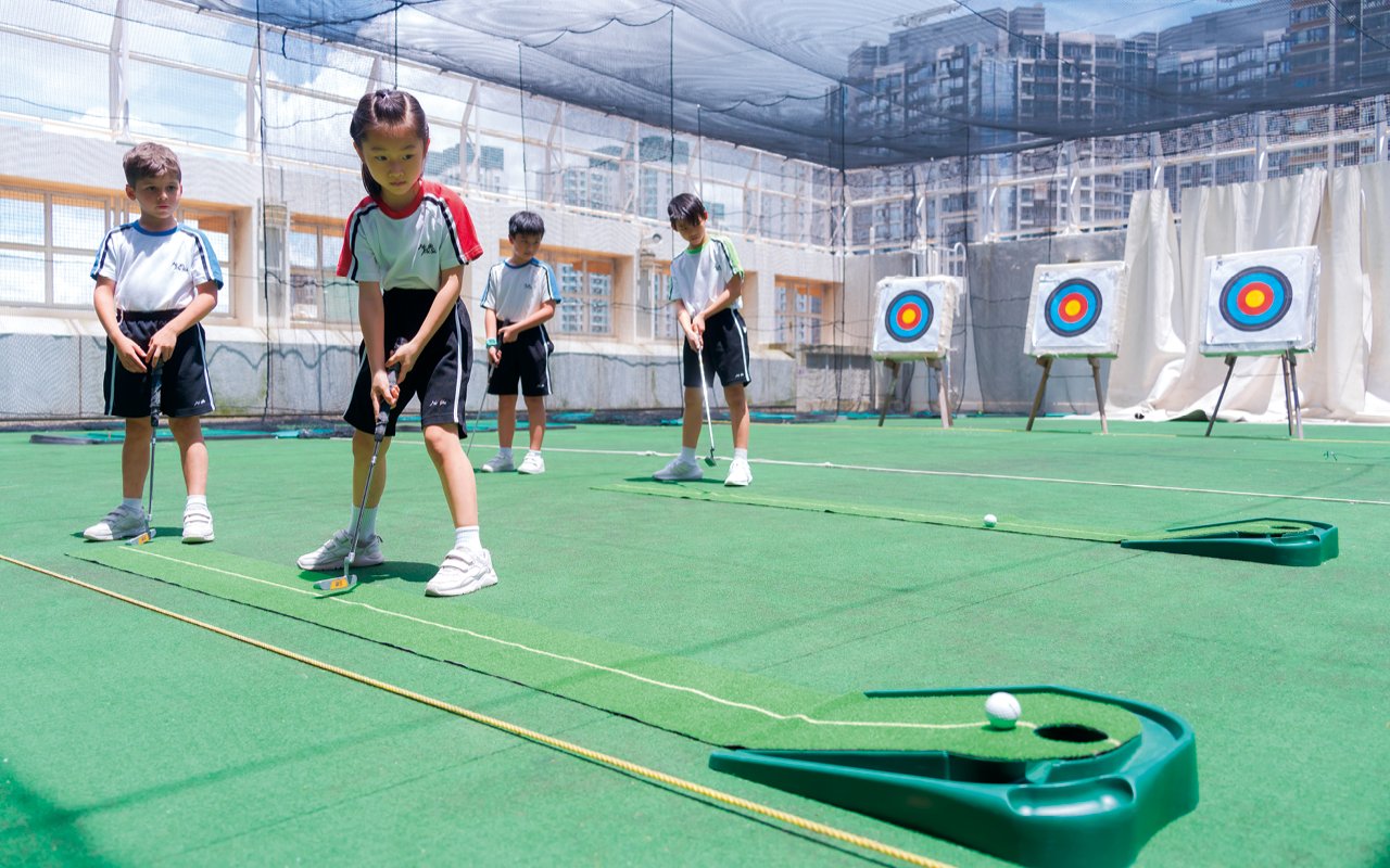 The school implements the educational philosophy of "teaching students in accordance with their aptitude"