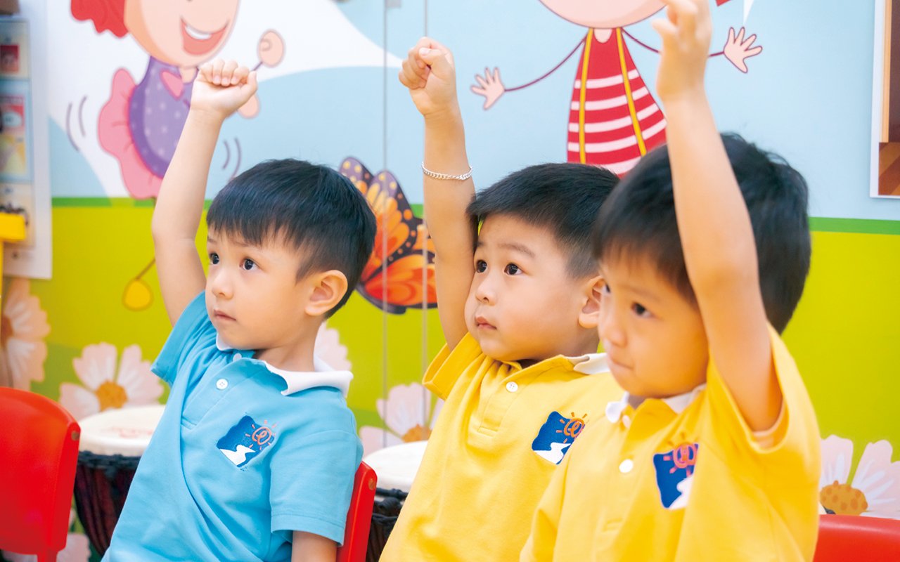 Foreign teacher leads English class