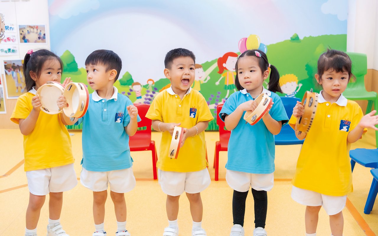 Infiltrate moral and emotional education, organically combine knowledge with Chinese culture