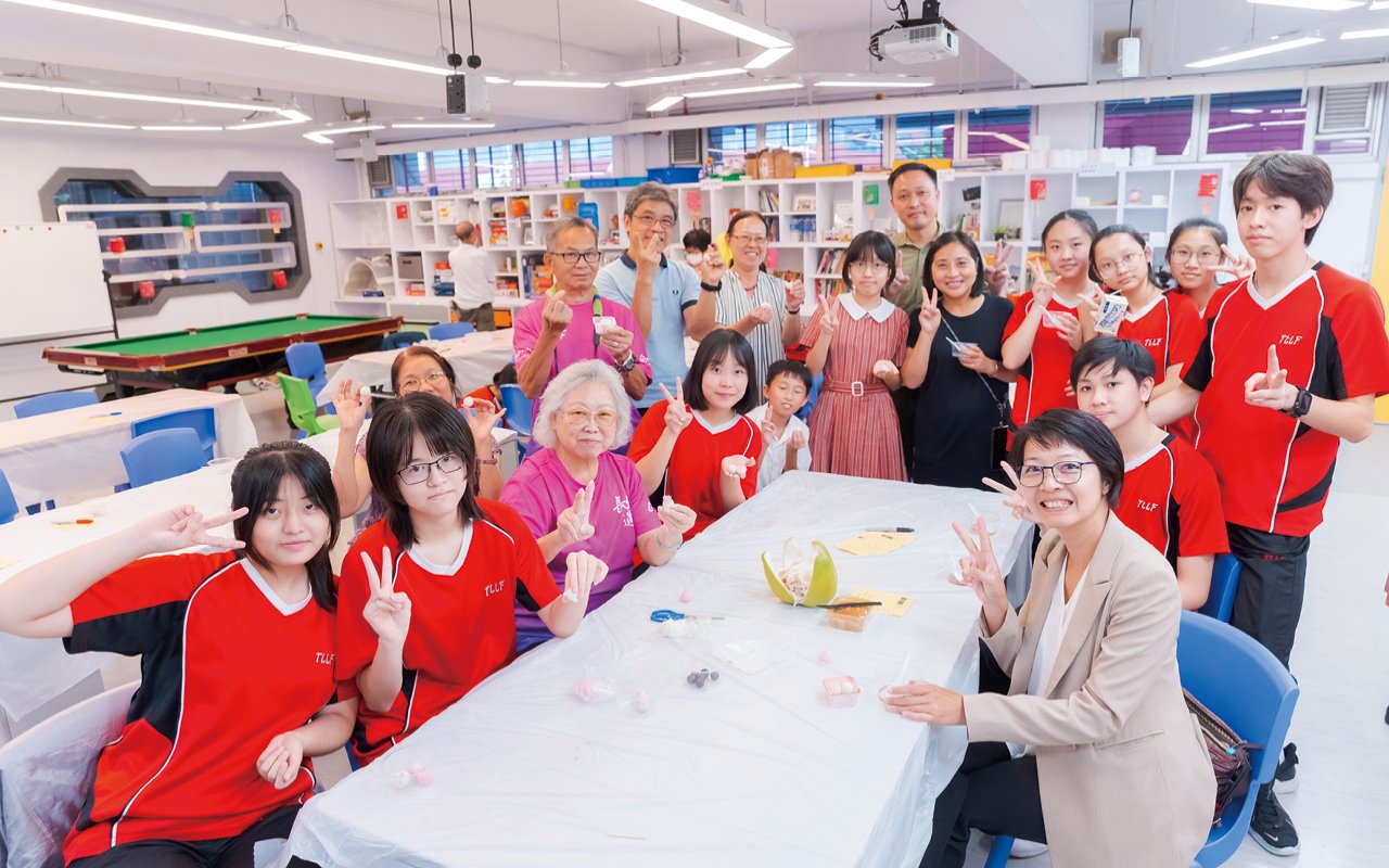 Promote the concept of "Friendly Community Schools"