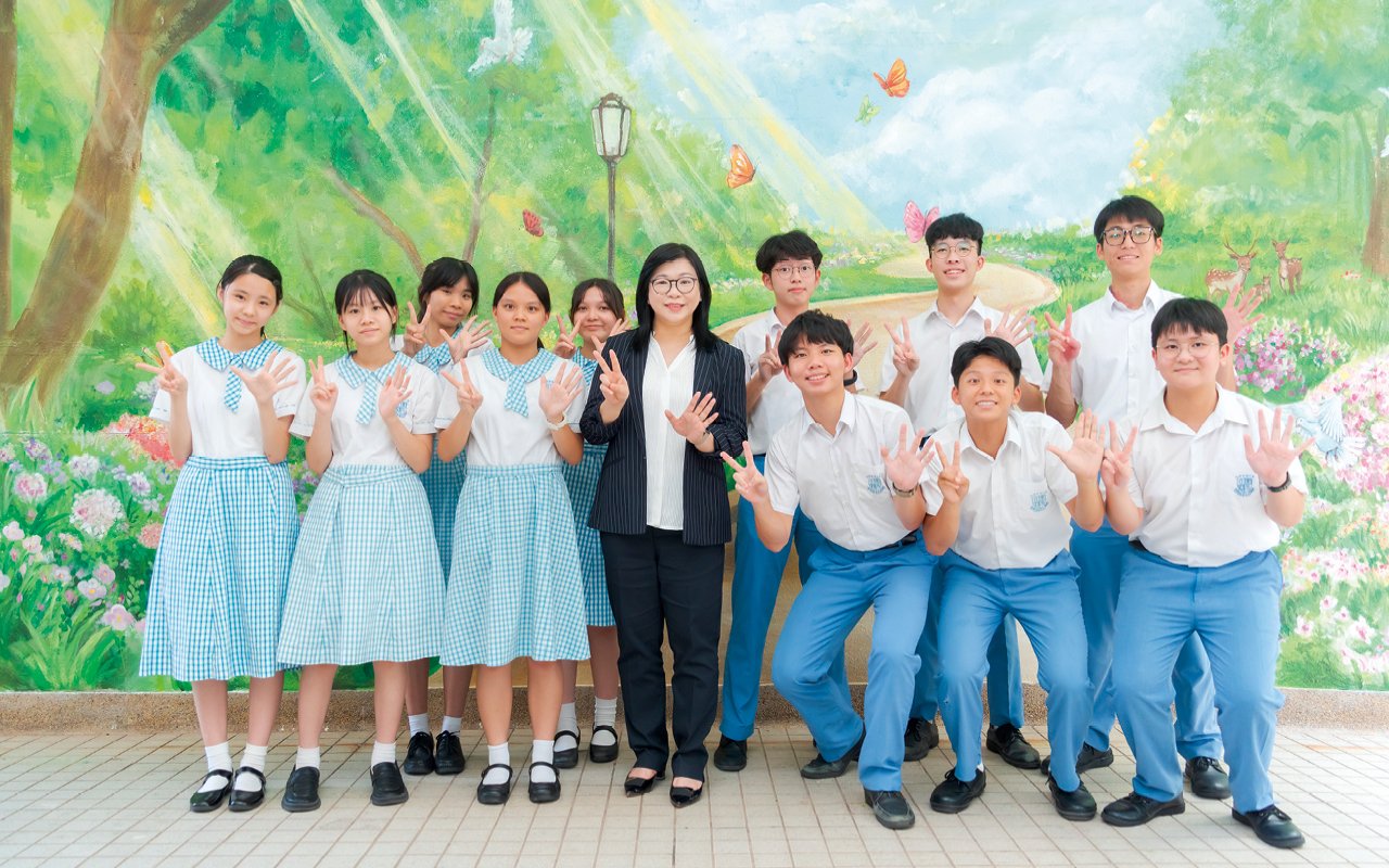 Carmel Holy Word Secondary SchoolCommitted to providing holistic education