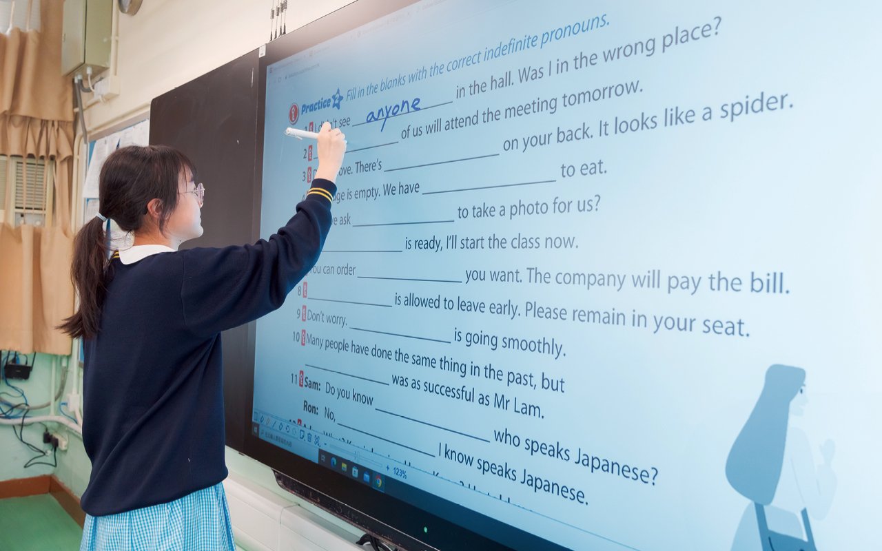 The computer department of the school coordinates the entire teaching content of STEAM education