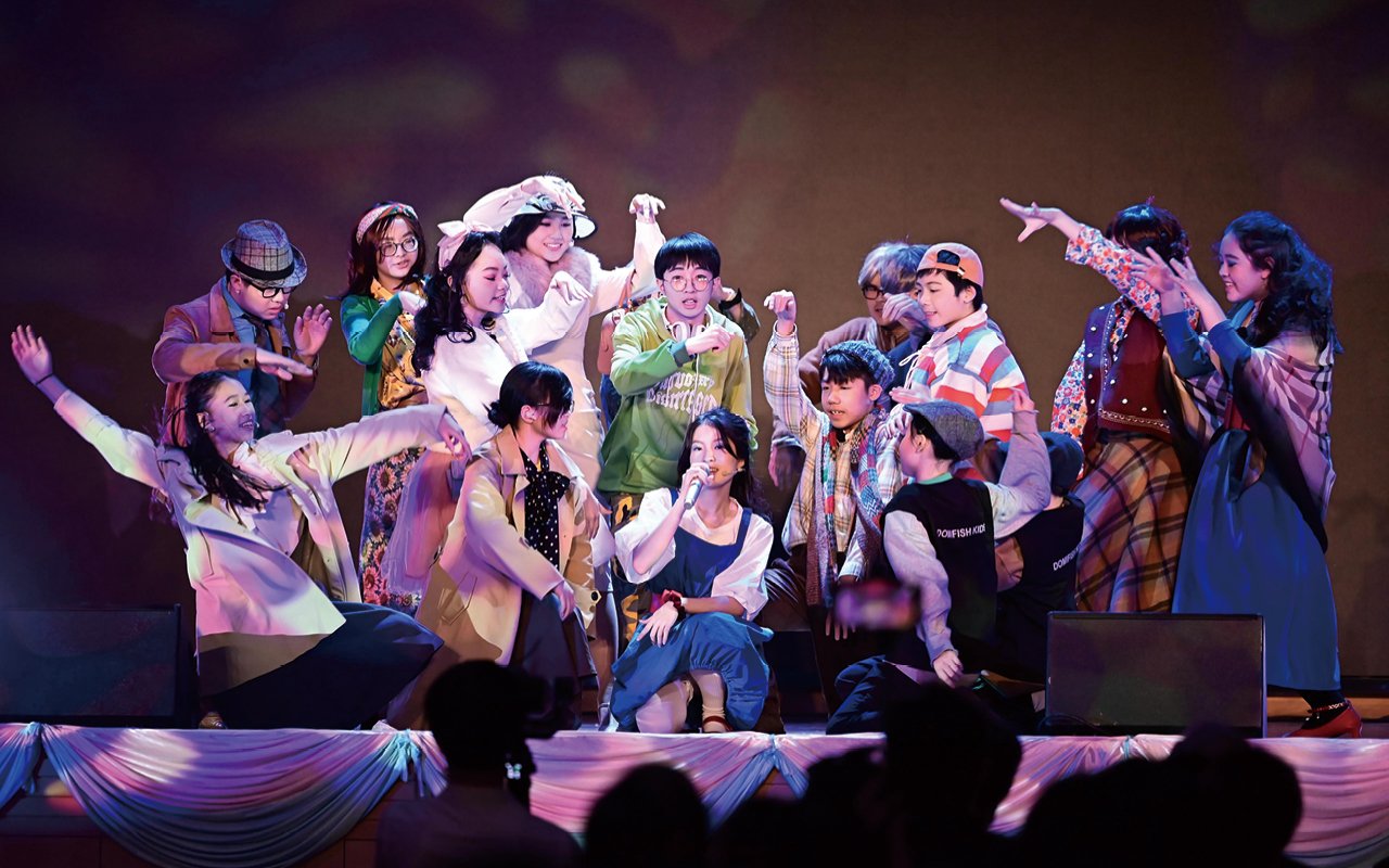 The school designs diversified curriculum and extracurricular activities