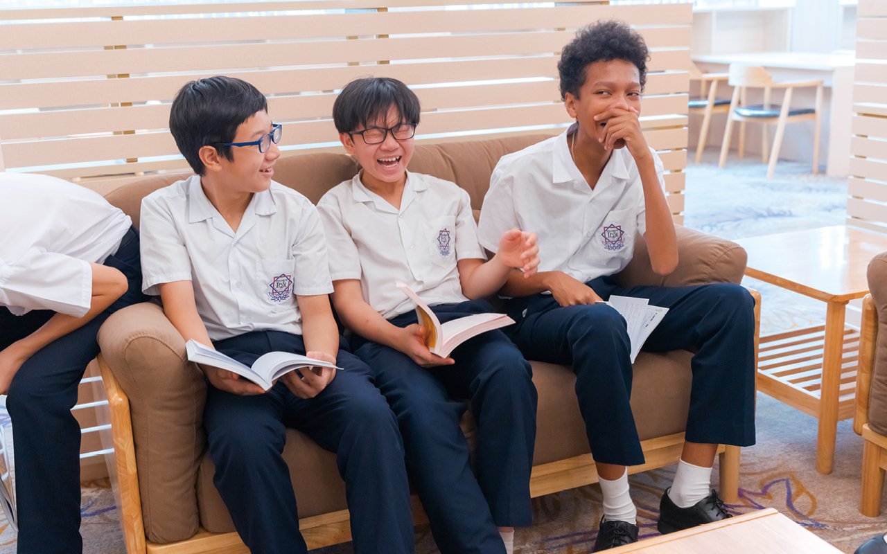 The school optimizes the library to become a reading environment that is both beautiful and practical