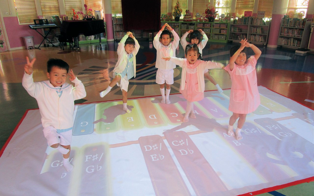 i-Floor interactive floor game
