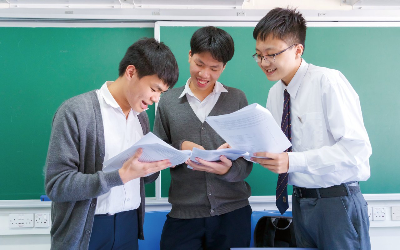 The school pays attention to the planning of English courses