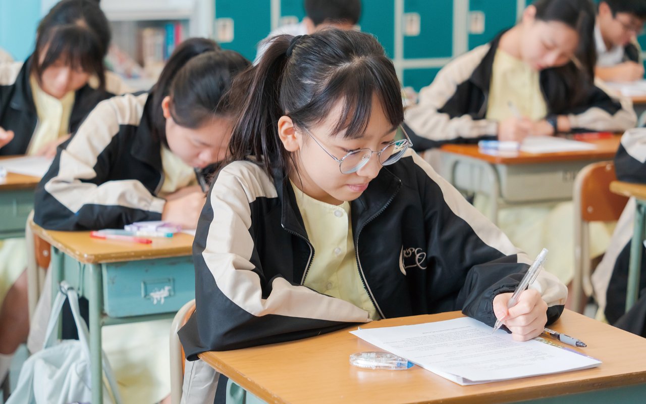 Supporting teaching strategies help them improve their English skills