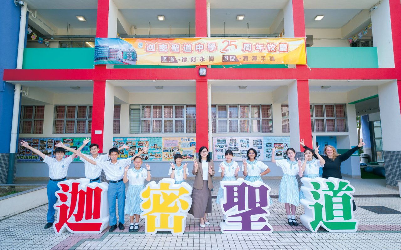 The school organizes a variety of English activities based on students’ interests