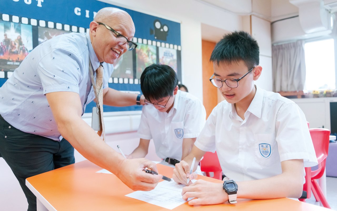 English subject sets up "Knowledge, Reading and Listening" e-library