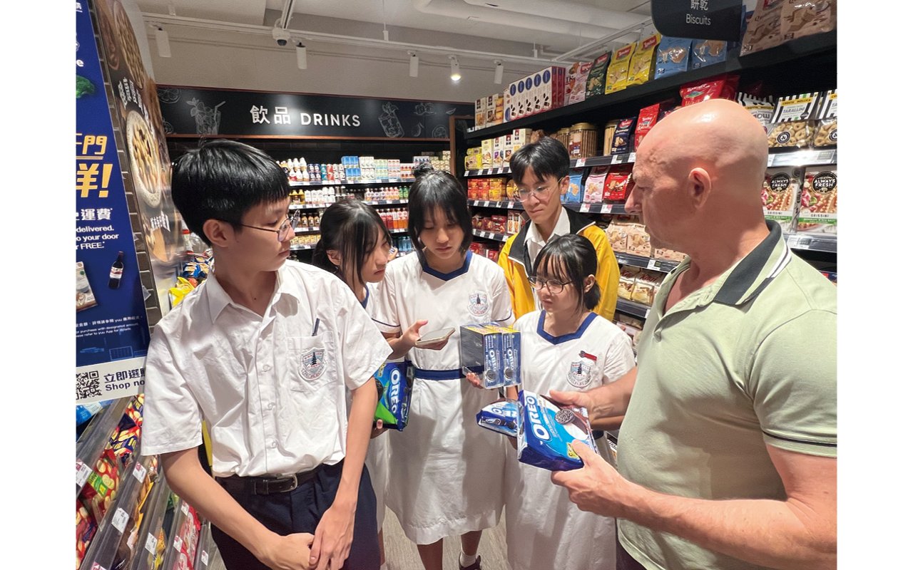 Students can discuss more diverse content with foreign English teachers outside of English class