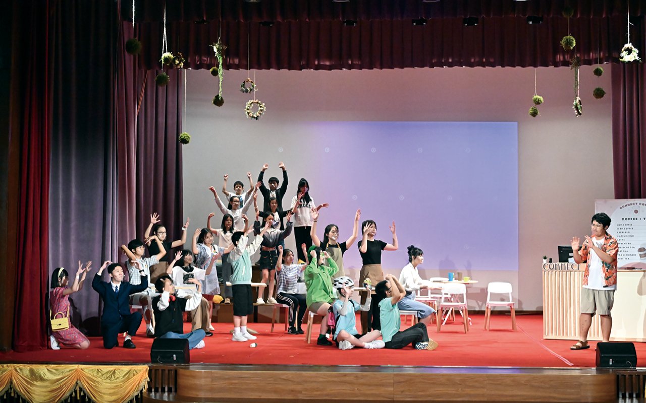 English combined with musical theater