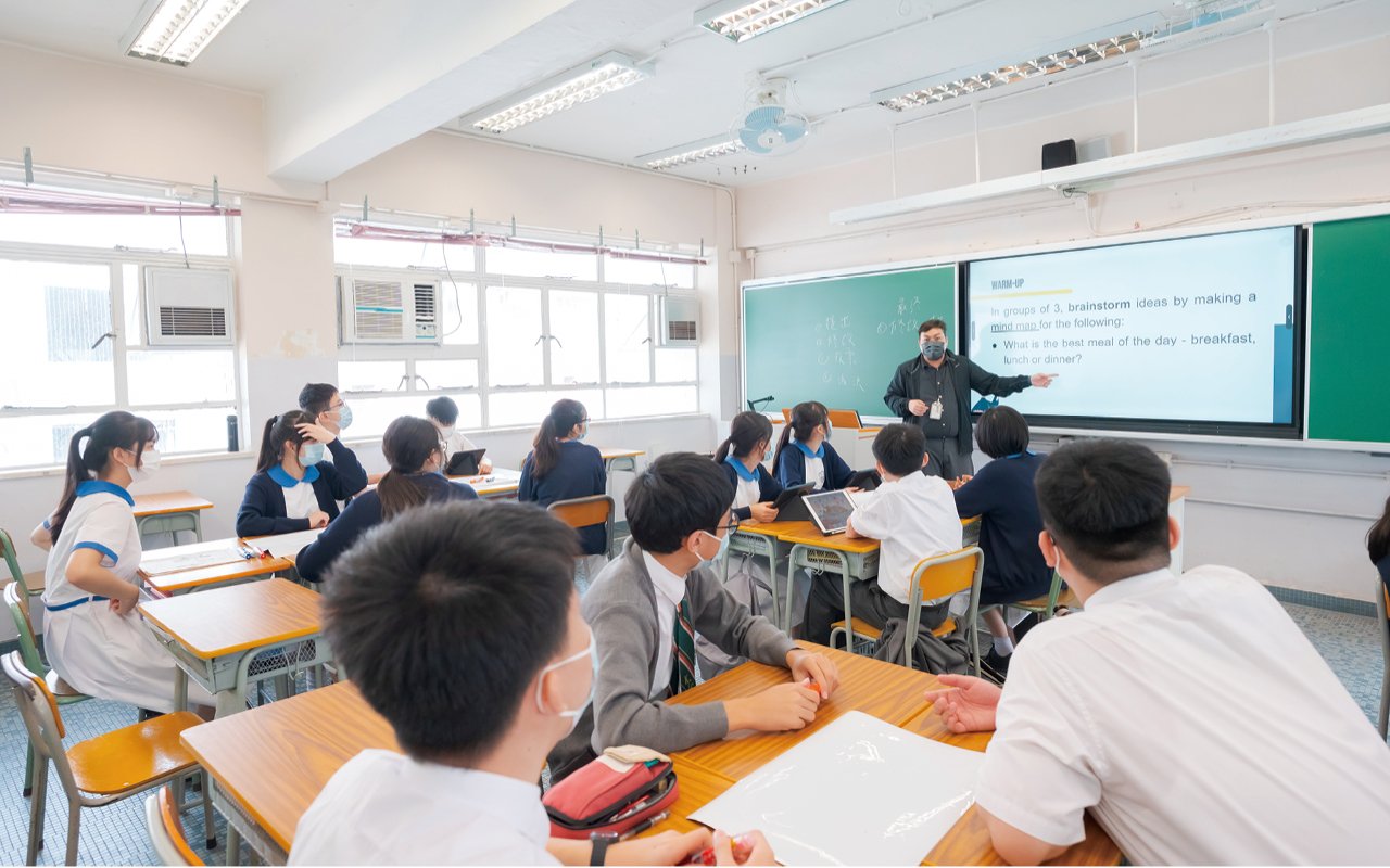 The school actively promotes interdisciplinary teaching