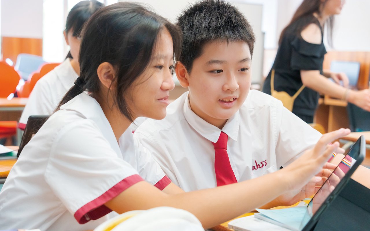 The teaching team implements the student-centered teaching model