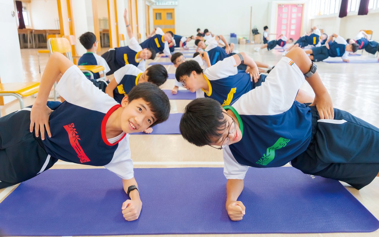 The school actively promotes different types of English activities