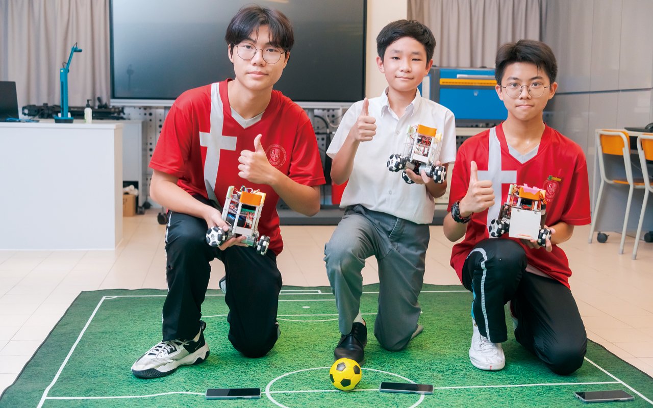 Actively create different opportunities to apply English in terms of facilities and supporting facilities