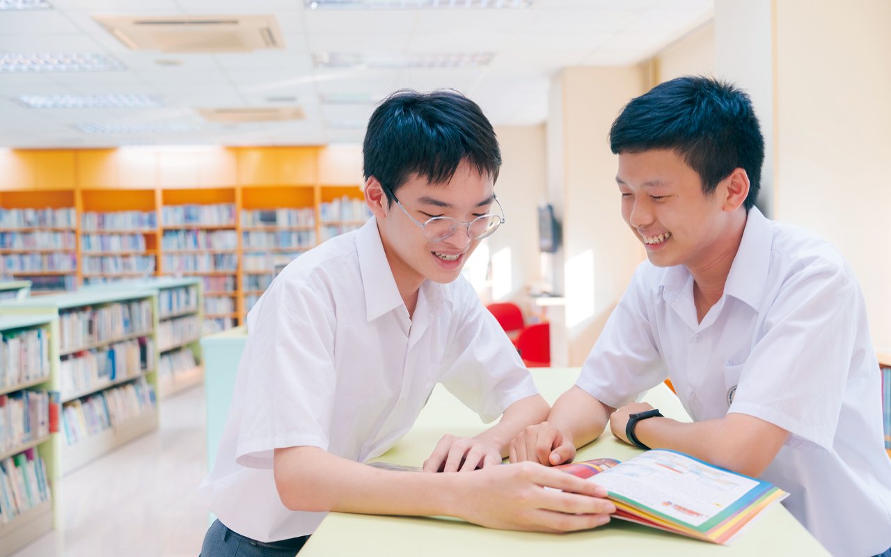 Integrating English learning into subject reading plans