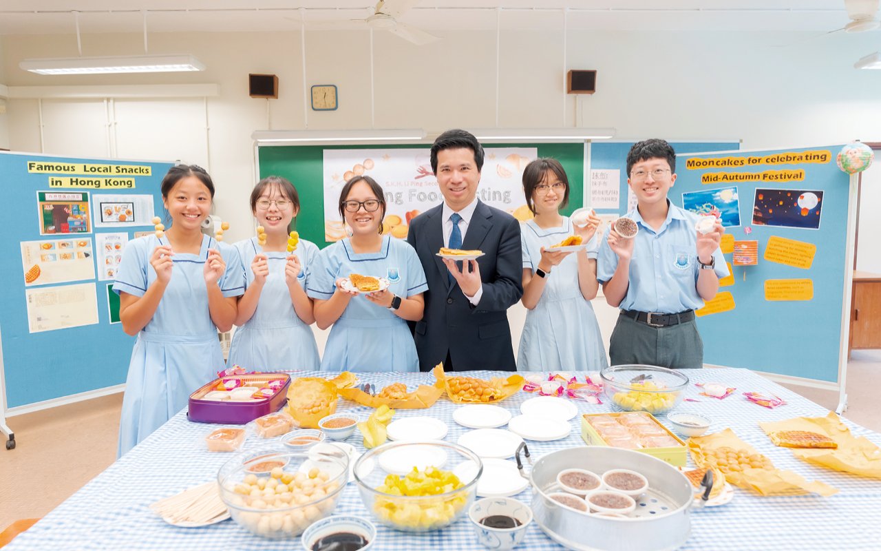 The school cultivates students’ interest in English