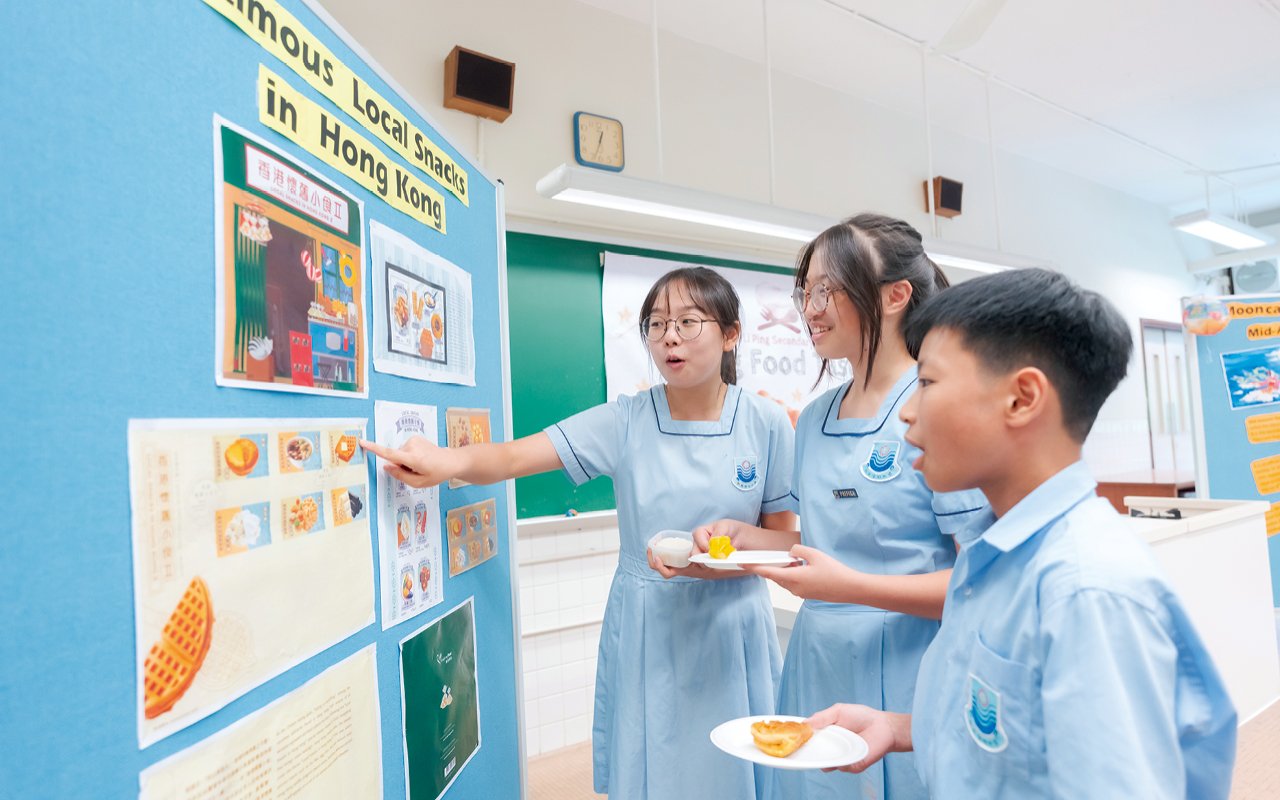 The school actively builds a strong English context and holds various English activities every Thursday