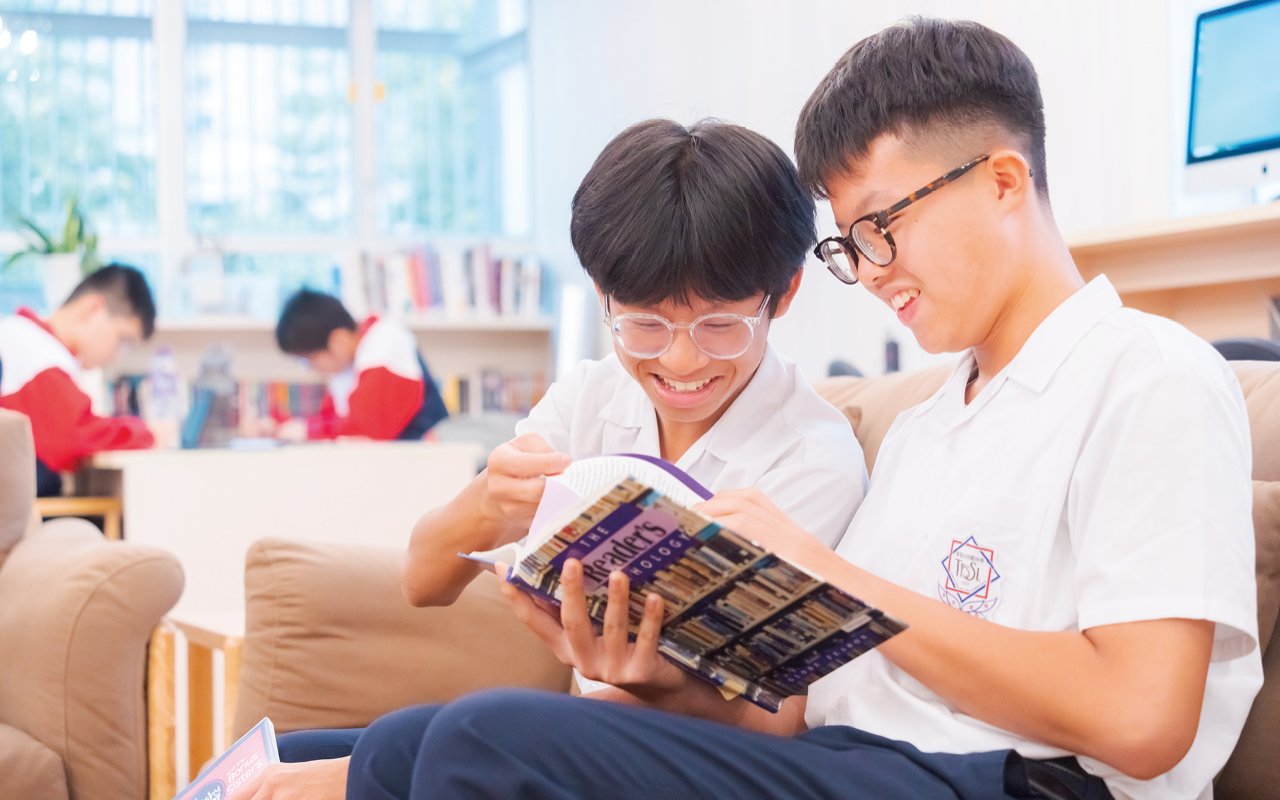 Create a strong English context