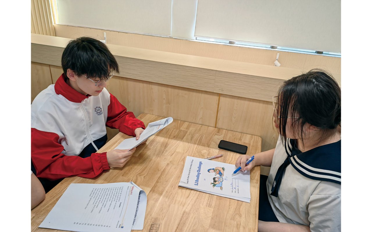 Students improve their English proficiency through reading