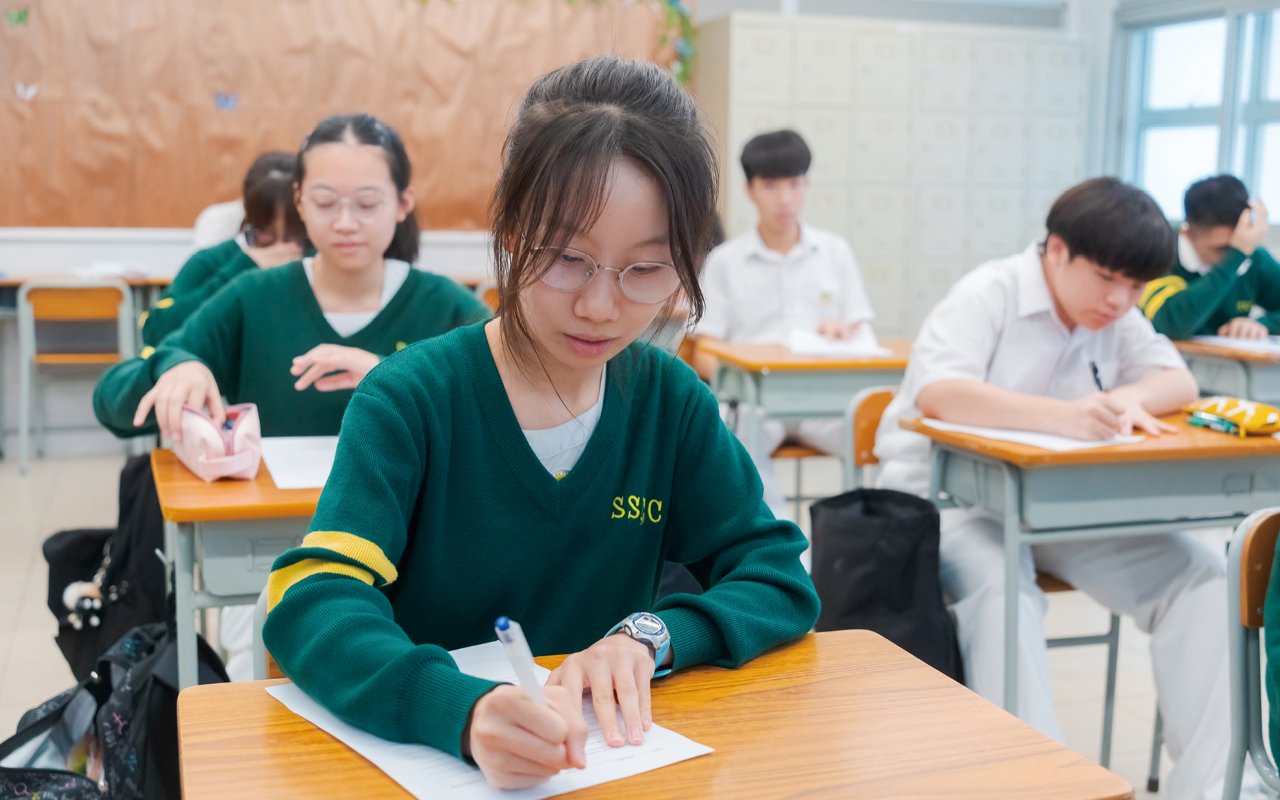 The school has always kept pace with the times and designed diversified learning strategies