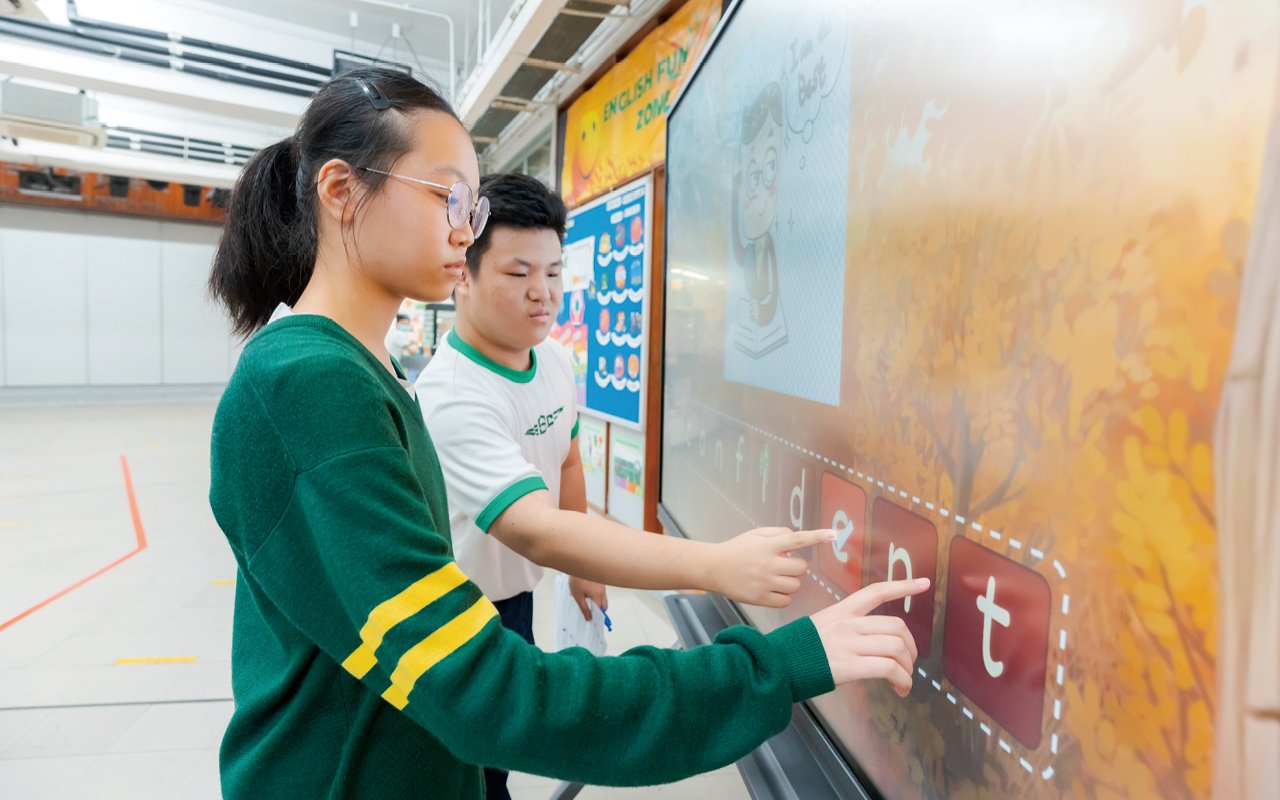 Introduce internationally renowned English course elements and assessments into school-based courses
