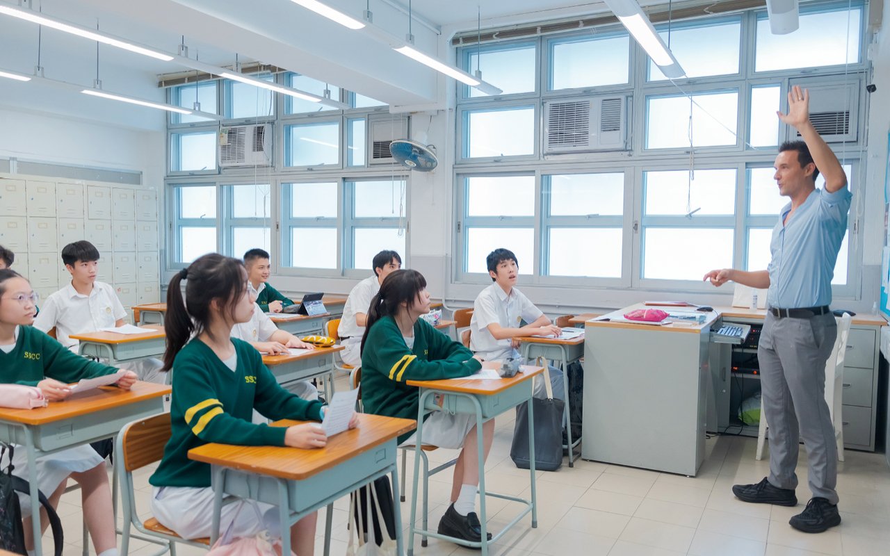 The school sets up an English debate team to train students’ logic and thinking skills