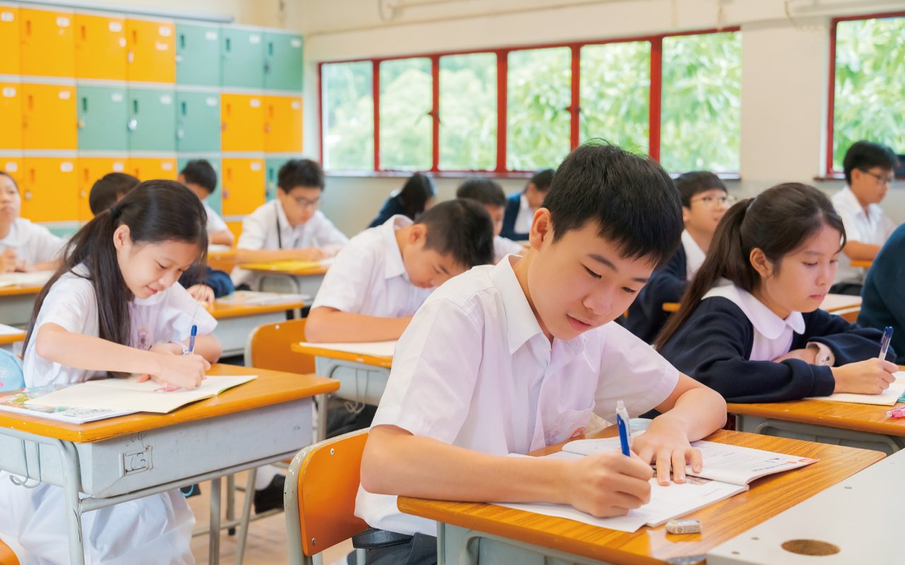 The school focuses on improving students’ English ability as the core of teaching