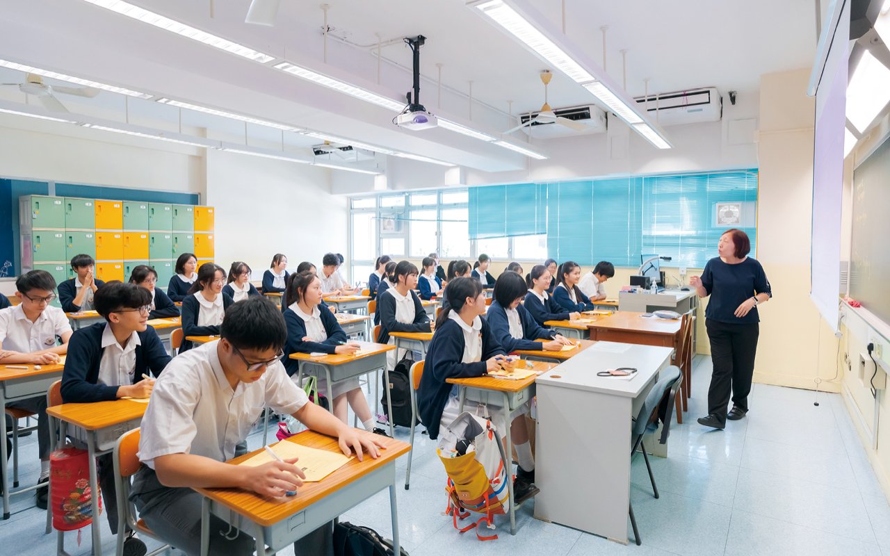 Create an international English learning environment