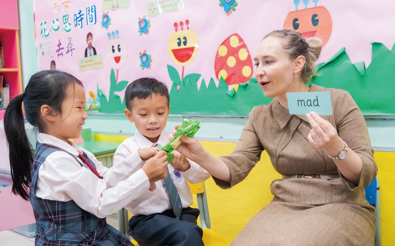 The school will hold English games in the auditorium during recess time