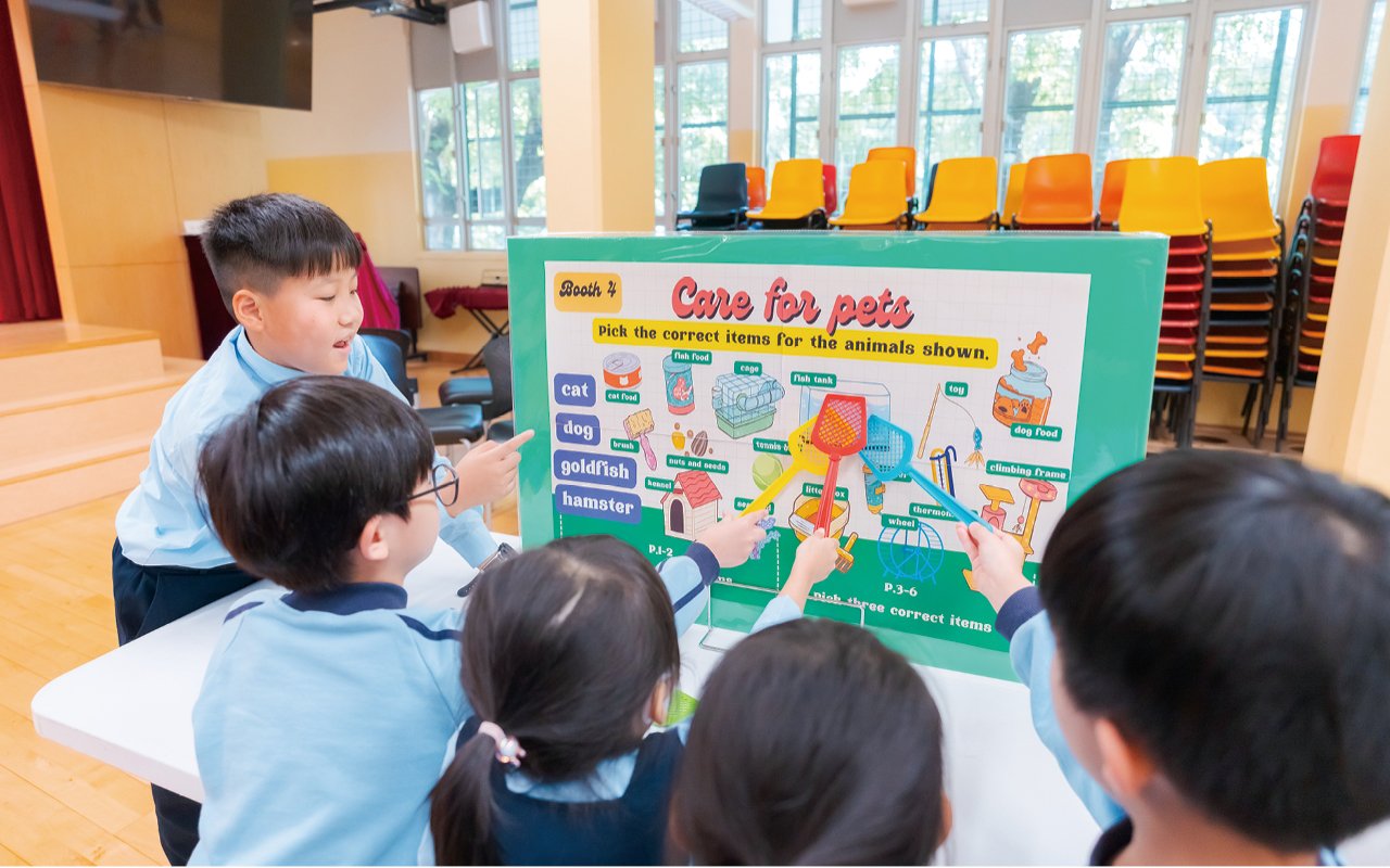 The school has been keeping pace with the times and optimizing school-based curriculum design.