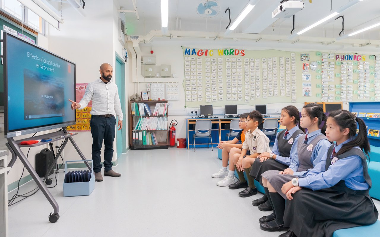 In addition to the regular curriculum, the school has specially designed a school-based "3E curriculum", led by three foreign teachers, using experiential learning and real-life learning models to help students learn and apply the English vocabulary and sentence structures they learn on daily basis, and consolidate and improve their English ability by immersing themselves in activities.