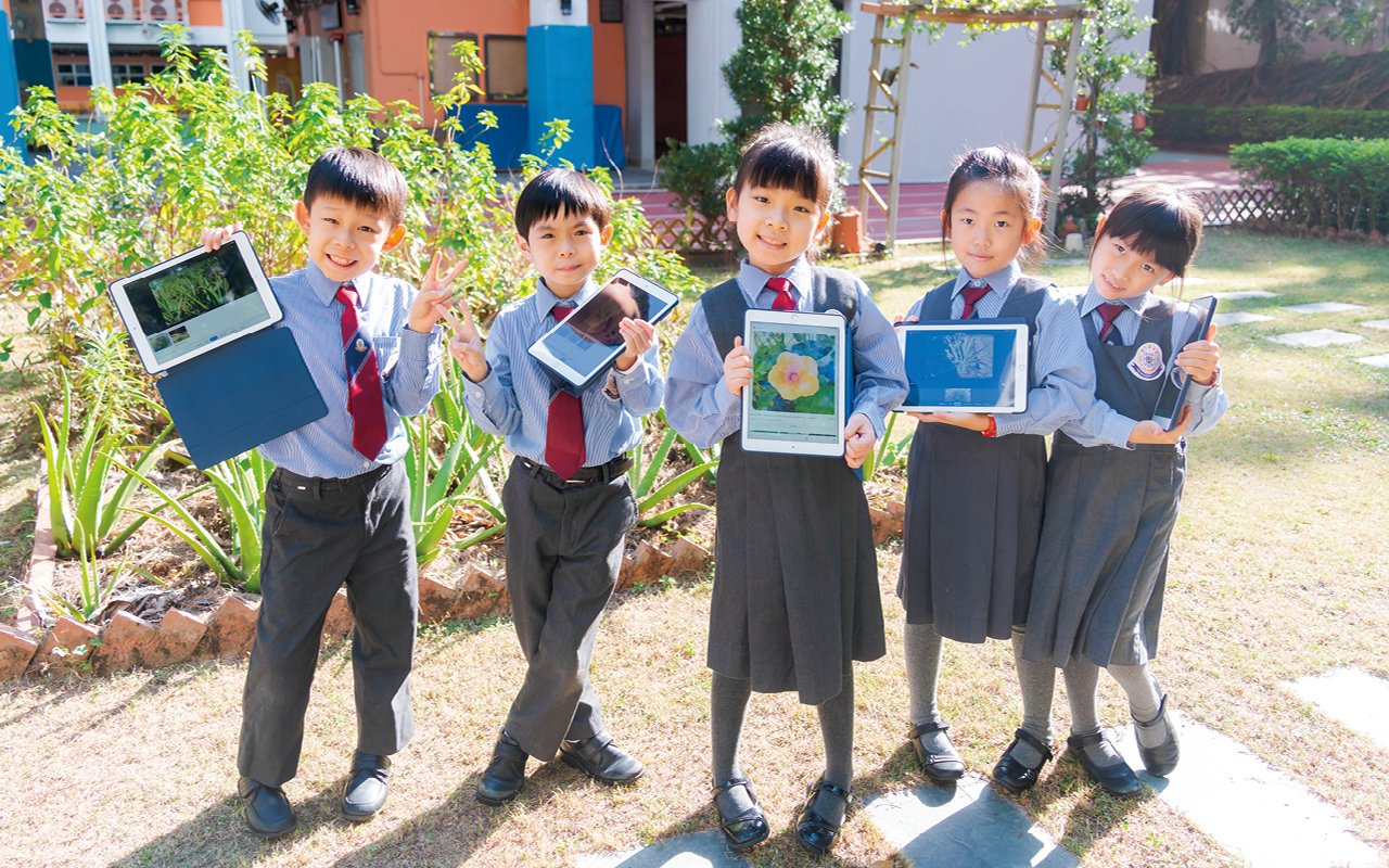 The school breaks through the curriculum framework and arranges various types of interesting English extracurricular activities for students, so that students can have a happy attitude and learn in the strong English context created by the school.