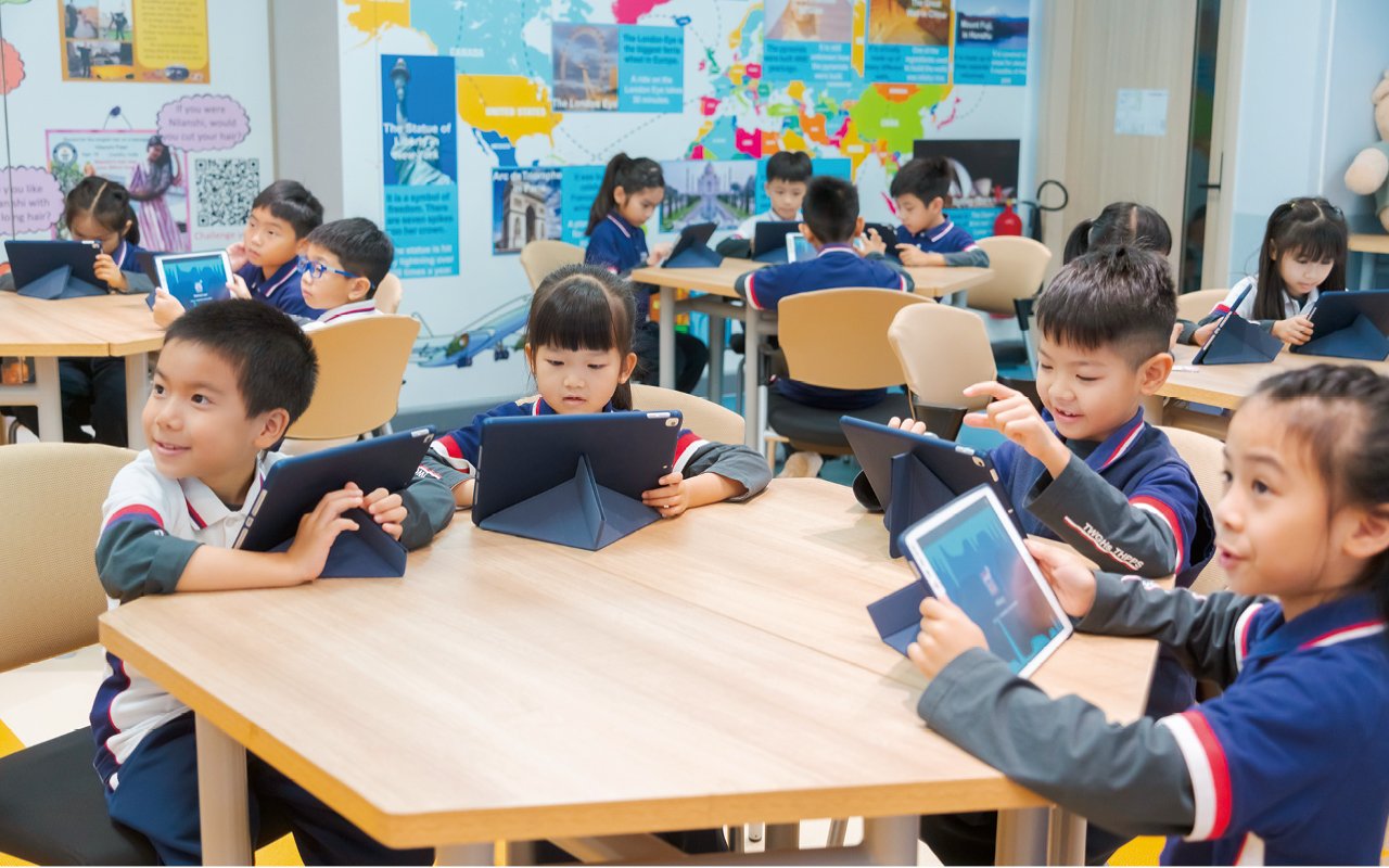 The school creates an English context for students through activities, allowing them to immerse themselves in the English world in an interesting way through activities and communication.