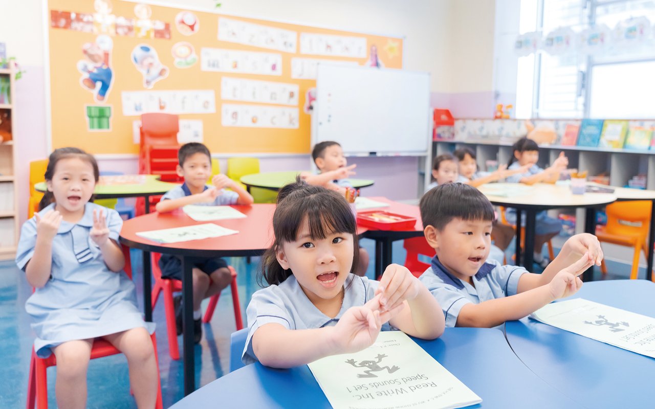 English subjects at all levels also design "RaC Projects" with the theme of STEAM or values education, conduct cross-curricular reading special studies, and cultivate students' creativity and problem-solving abilities through SCAMPER skills and HOTS skills.