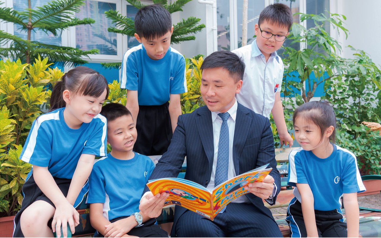 The school is committed to teaching from reading, which not only helps improve students' language sense and ability to understand reading texts, but also helps develop their writing skills.
