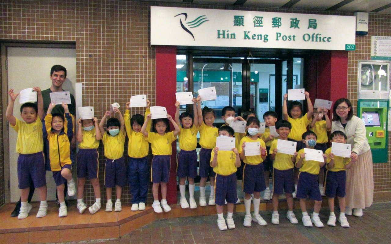 By consolidating the timetable, the school has arranged a school-based "A+ curriculum" for the afternoon period of Primary One. There are 9 classes per week, covering visual arts, music, English drama, recitation and other artistic elements, promoting interdisciplinary unit-based learning.