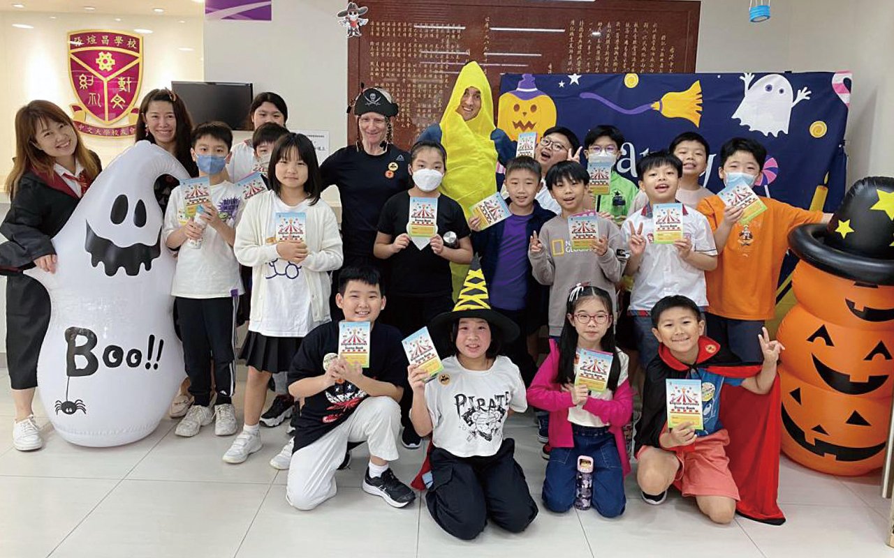 The school implements the concept of interdisciplinary learning and combines English and General Studies to promote "FUN STEAM@ECA". The school will arrange foreign teachers to collaborate with General Studies teachers in extracurricular activity classes to increase students' listening and speaking opportunities and create an immersive English learning environment.