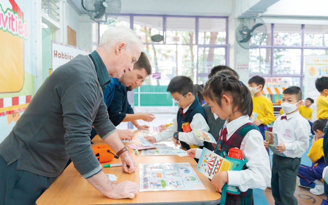 The school has been running a top-notch English drama class for many years, identifying students who are fluent in English and have drama potential from junior high school, cultivating their self-confidence and English expression skills, and paving the way for their future promotion to high school.