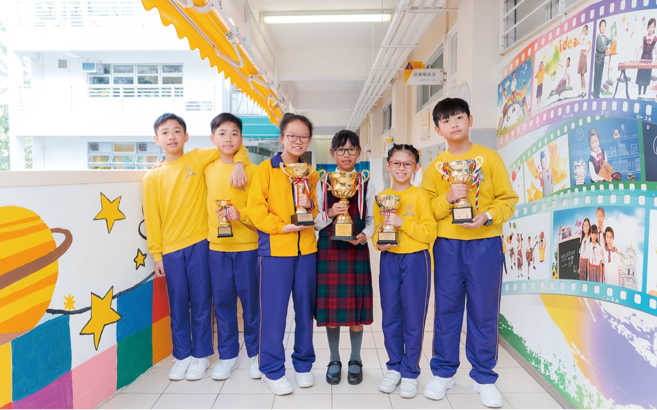 Taking advantage of its abundant foreign teachers, the school has set up English Week every month this year and held booth activities during recess to create an "English Everywhere" atmosphere.