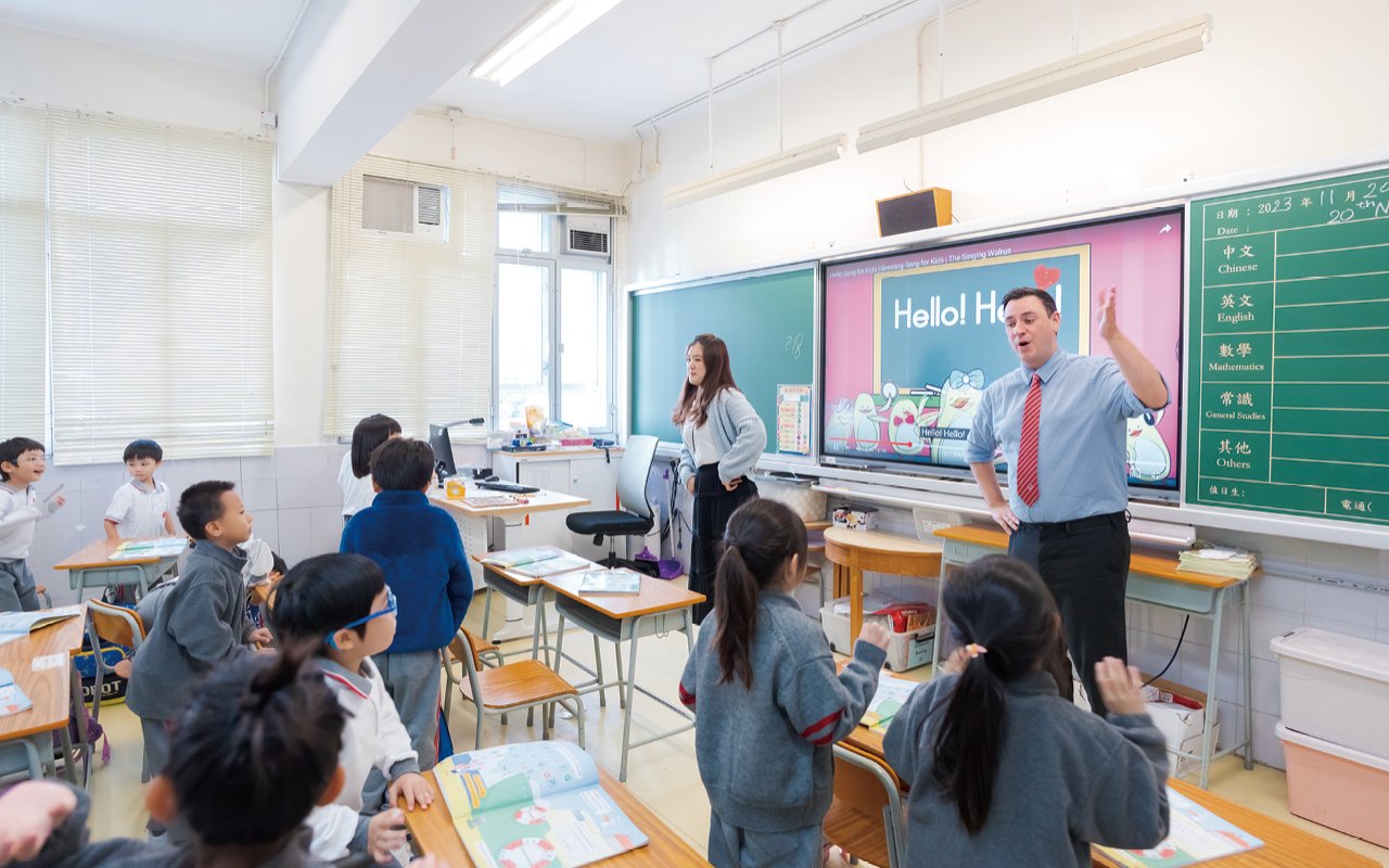 The school actively introduces professional support from the Education Bureau, the Chinese University of Hong Kong, the Education University of Hong Kong and other institutions. Among them, the Design-based learning course is launched, inviting external tutors to provide professional advice and assist the teaching team in designing diversified learning activities to train students' design thinking and help cultivate empathy.