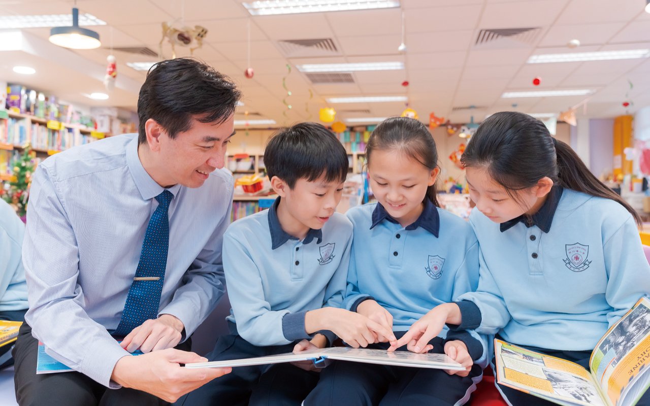 By providing a wealth of English learning opportunities, the school helps students set clear learning goals and improve their English ability and self-confidence.
