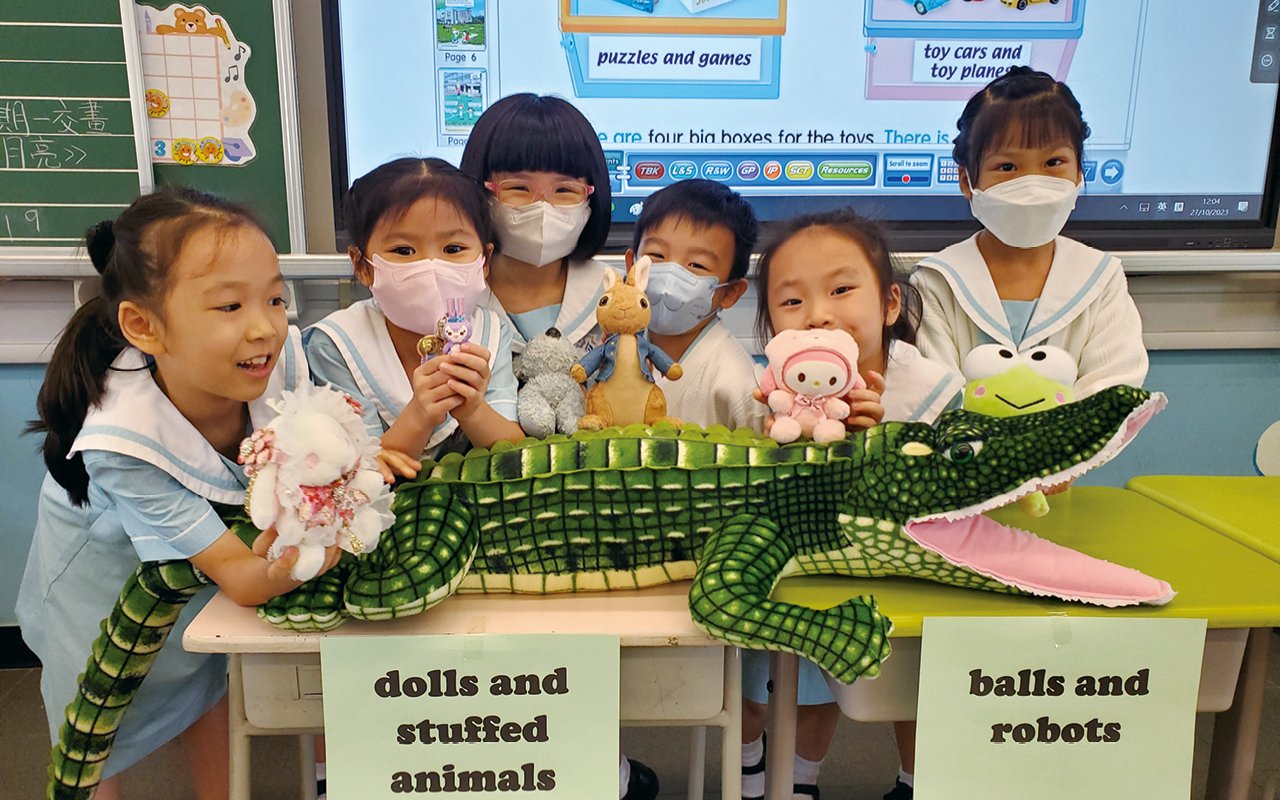 The school strengthens reading elements in curriculum design at all levels and conducts diversified teaching activities to enhance students' interest in learning English.