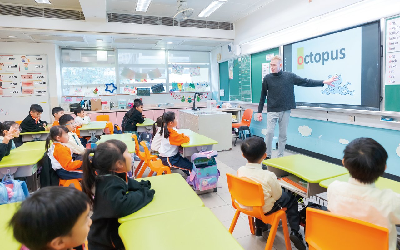 The school strengthens reading elements in curriculum design at all levels and conducts diversified teaching activities to enhance students' interest in learning English.