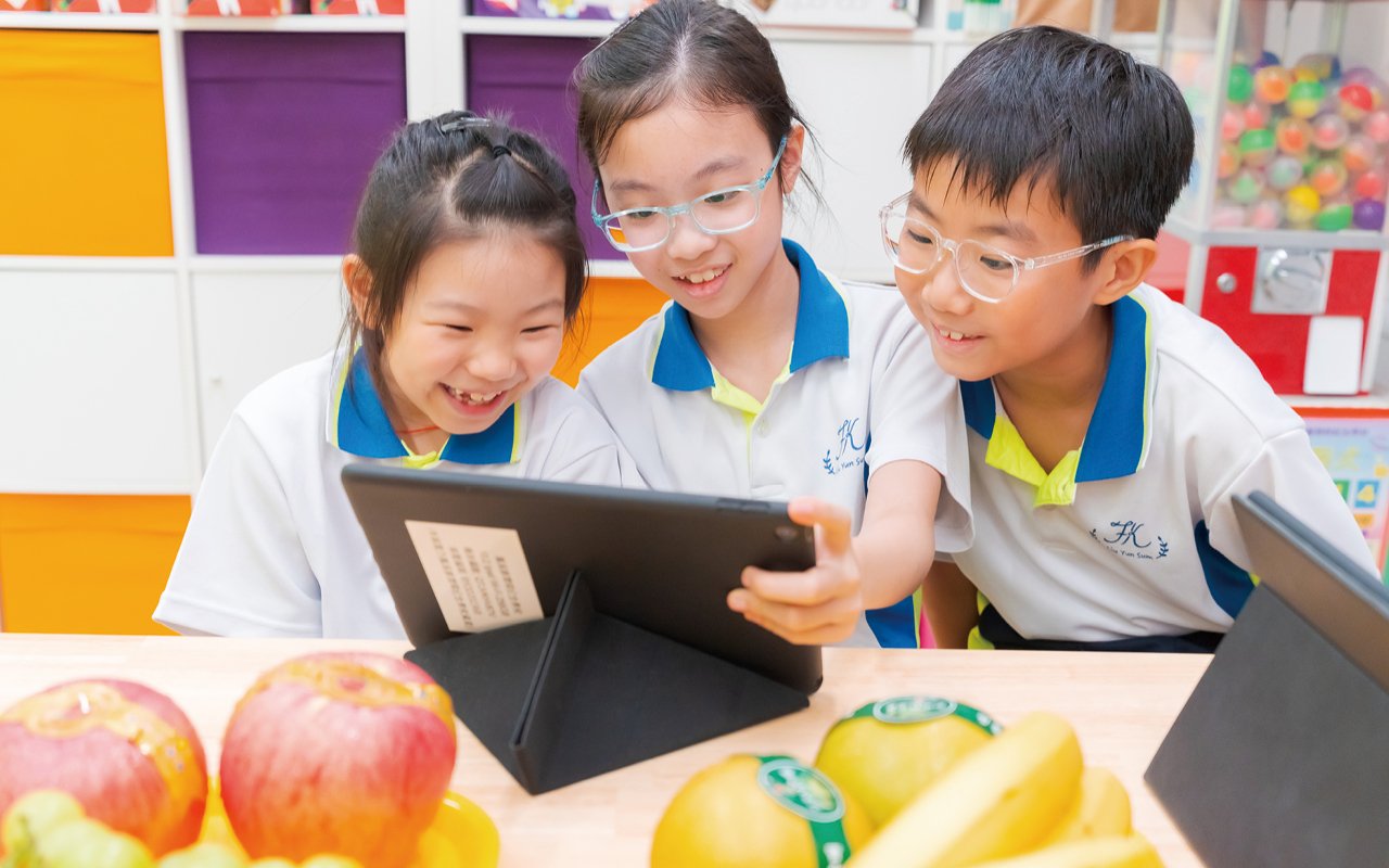 The school makes good use of innovative technology and closely integrates it with education to make English learning more life-like and create a comfortable and enjoyable learning environment for students.