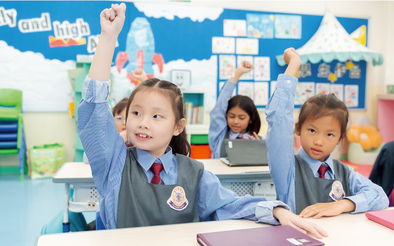 The school attaches great importance to students' English development. In addition to designing diversified school-based courses and providing a wealth of English learning opportunities, the school has also hired a number of additional foreign English teachers to build a professional English teaching team to create an immersive language learning experience.